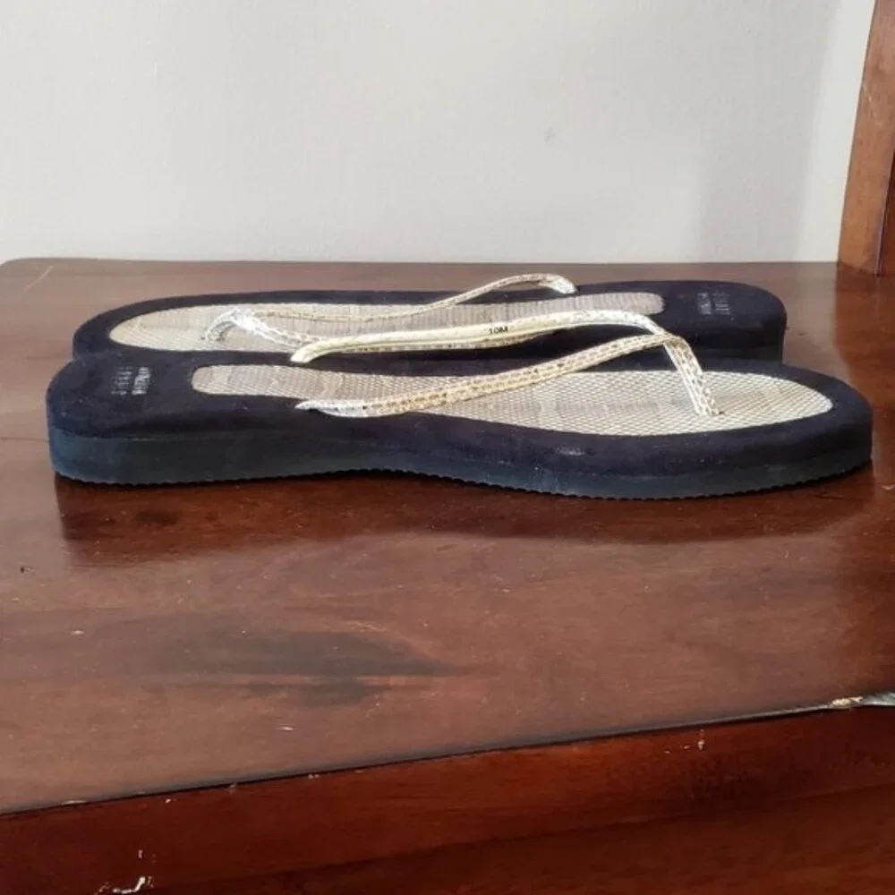 Stuart Weitzman Dayo Serpent Thong Sandals, Size 10